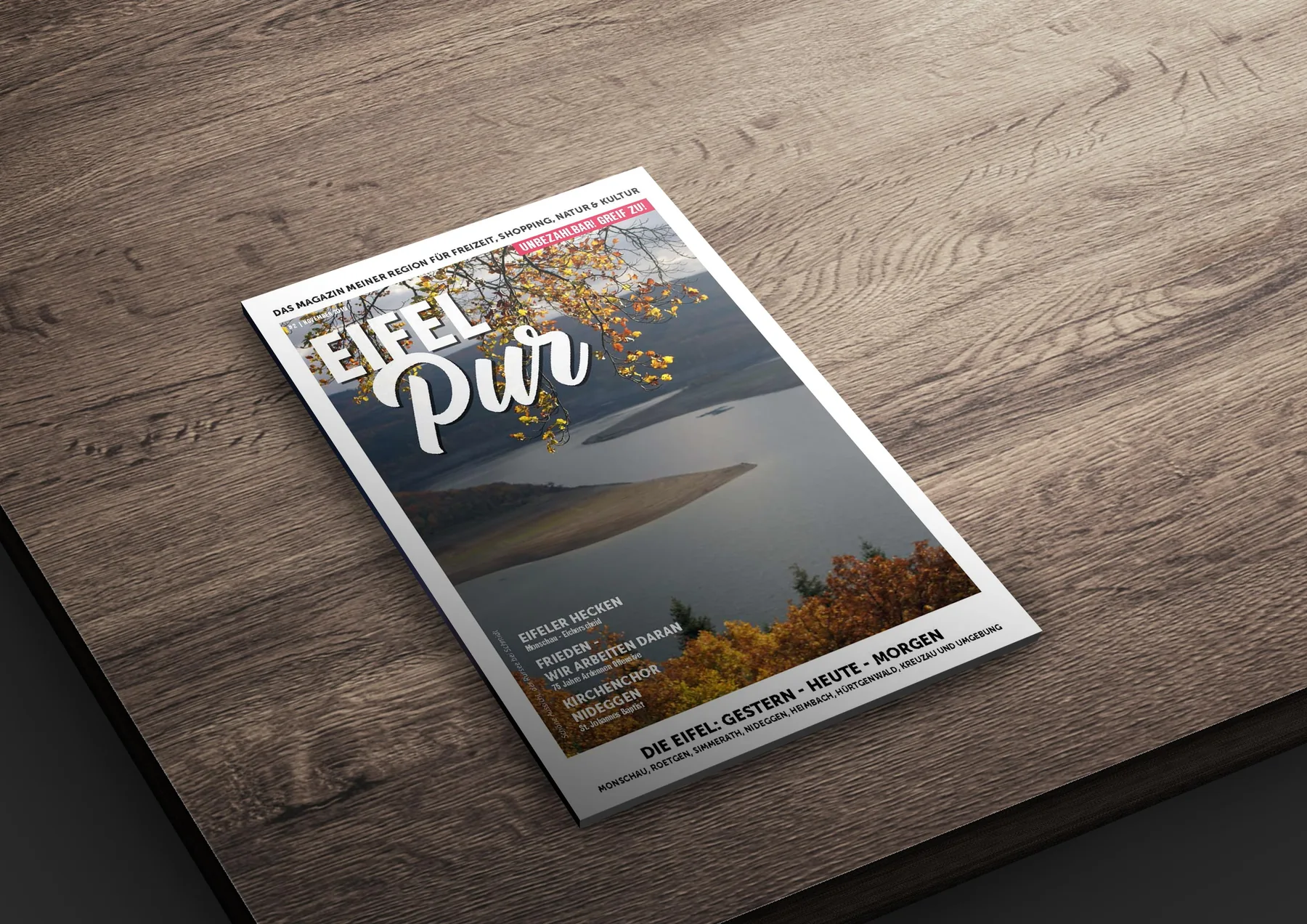 Eifel Pur Ausgabe 2 — Cover-Mockup auf Holztisch, Studio-Setting, Editorial Design von Emrach aus Aachen